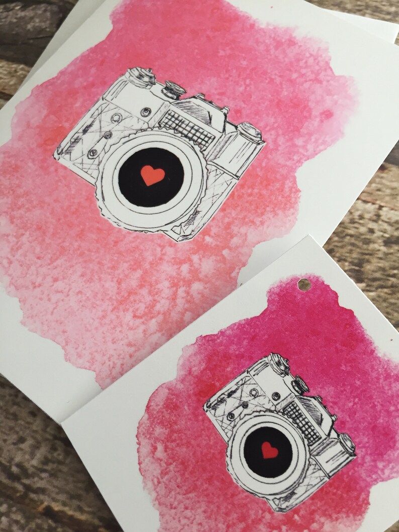 Carte de note d’aquarelle et étiquette de cadeau assortie. appareil photo vintage + coeur image 3