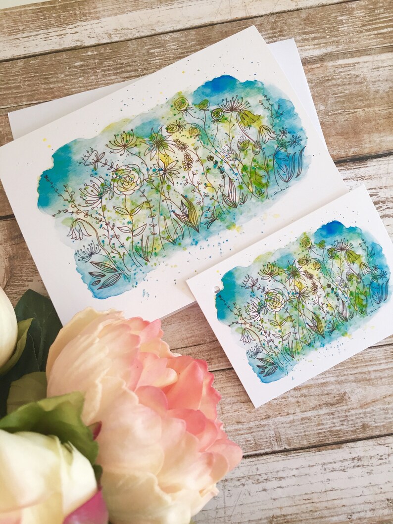 Carte de note d’illustration à l’aquarelle avec étiquette cadeau assortie. Nuances délicates de forêt verte image 1