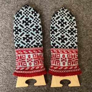 Hand Knit Latvian Mittens: Colorwork Merino Wool Medium Size