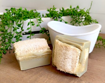 Jabón de leche de cabra con lufa: Barra exfoliante de romero, pomelo y menta