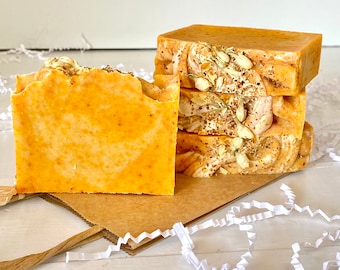 Mydło z mleka koziego z cytrusami i miętą pieprzową: annato i jaśmin, ręcznie robione, w całości ozdobione