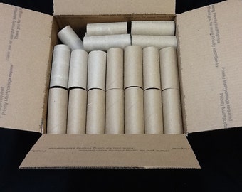 Veel van 100+ kokers toiletpapier. Lege kartonnen rollen.  Benodigdheden voor gerecyclede papieren cilinders voor geüpcyclede knutselprojecten.