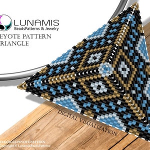 Op de afbeelding: Een digitale visualisatie van een peyote-steek driehoekspatroon. Het patroon is gemaakt met zwarte, gouden, lichtblauwe en zilveren kralen. Het patroon heet "Triangle Peyote Pattern" en is auteursrechtelijk beschermd door Lunanus Beads Patterns.