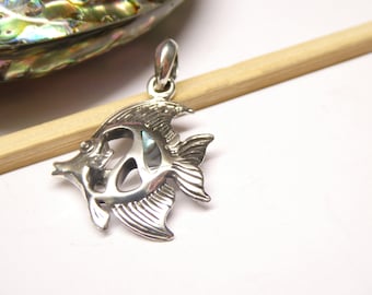 Zilveren hanger, motiefhanger "Vis", met abalone schelp, gemaakt van sterling zilver