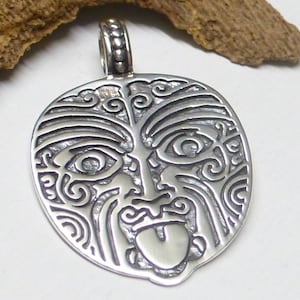 Anhänger Silber , Maori  Face  ,  aus Sterlingsilber mit Gravur gearbeitet ,  Schutzsymbol , Schmuck Unisex