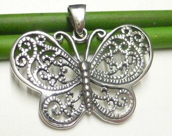 Anhänger Silber Motiv Schmetterling  , aus Sterlingsilber mit Ornamenten gearbeitet, Geschenk, Schmuck für Frauen