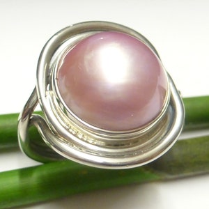 Perlenring,  echte Mabeperle rose  ,  aus Sterlingsilber handgearbeitet , Gr. 54 und 66 , Schmuck für Frauen