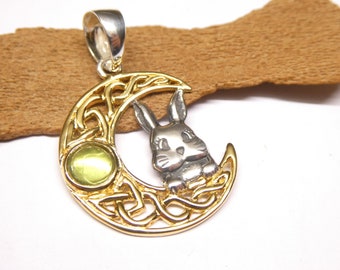 Gold-plated silver pendant, “Rabbit Moon” motif, peridot, filigree made of sterling silver,