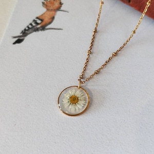 Daisy necklace, Pressed flower jewelry, botanical pendant, resin necklace, unique gift ideas for sister, 21st birthday gift idea,