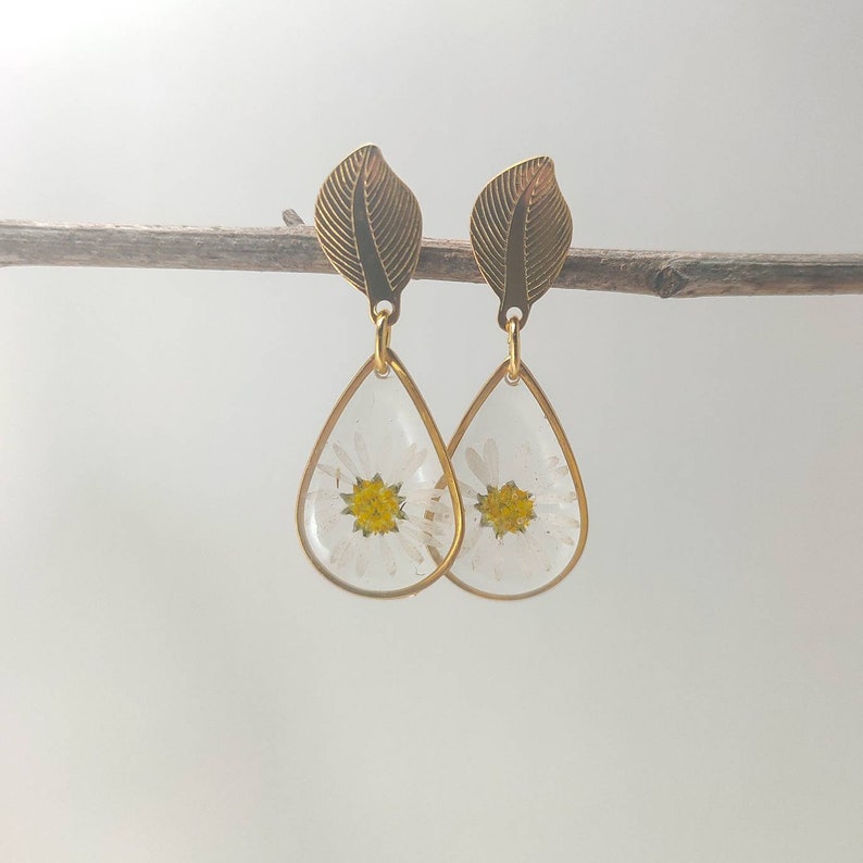 Pressed flower earrings, daisy jewelry, Botanical earrings, unique gift for Sister, anniversary gifts image 3