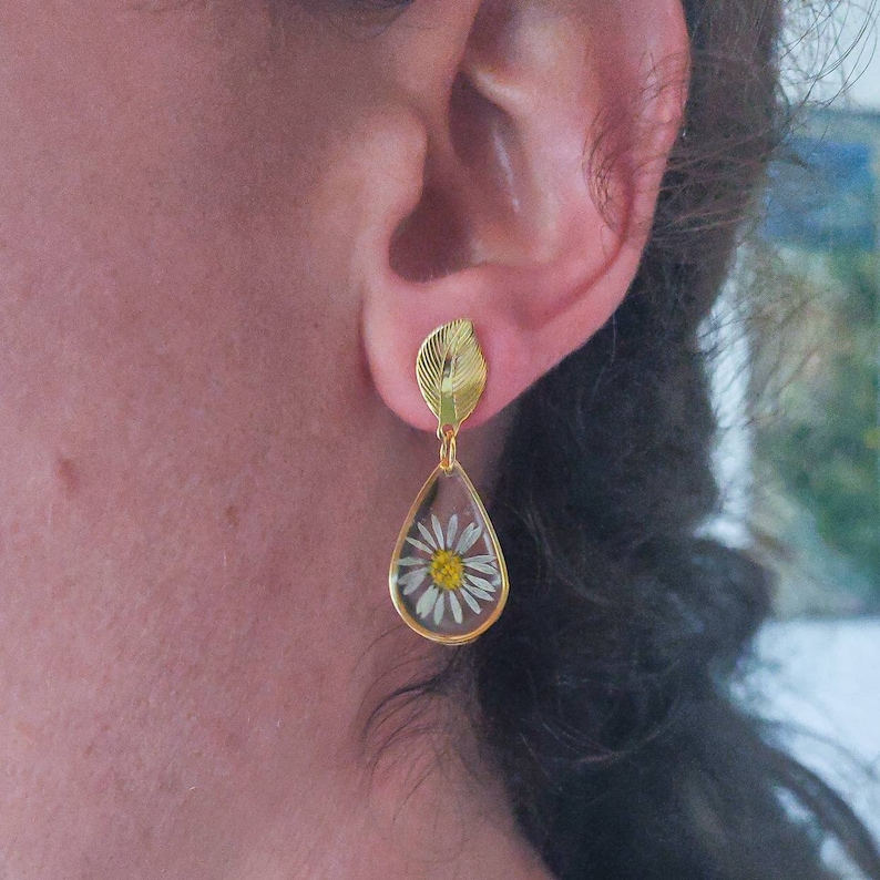 Pressed flower earrings, daisy jewelry, Botanical earrings, unique gift for Sister, anniversary gifts image 2