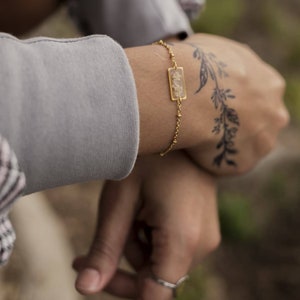 Queen Anne's Lace Pressed Flower goldenes Armband, botanischer Märchenschmuck, einzigartige Geschenkideen für Schwester, Jahrestagsgeschenkideen