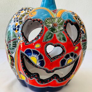 Halloween Pumpkin: Vivid Colors.