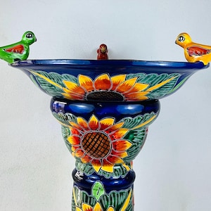 Talavera mexicana. Baño del pájaro de  cerámica