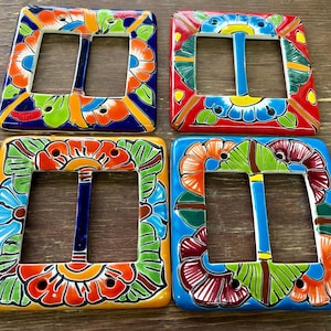 メキシコのタラベラ陶器の壁アート 5&quot; x 5&quot; ライトスイッチ ダブルトグル