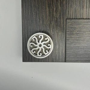 Drawer Knobs & Pulls | Classic Eight Scrolls Design by Designer Drains bild 3