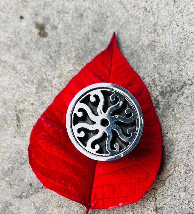 Drawer Knobs & Pulls | Classic Eight Scrolls Design by Designer Drains bild 9