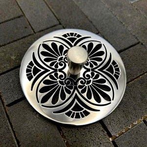 Colador de fregadero con diseño de antemión griego – Tapón de desagüe de cocina de acero inoxidable – Desagües de diseño