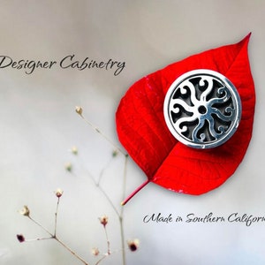 Drawer Knobs & Pulls | Classic Eight Scrolls Design by Designer Drains bild 10