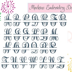 Puede incluir: Un conjunto de 26 letras may&uacute;sculas en un estilo de monograma dividido. Las letras son de color azul oscuro y tienen una fuente de letra cursiva decorativa. Las letras est&aacute;n dispuestas en orden alfab&eacute;tico.