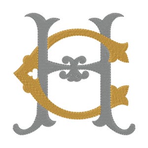 Może przedstawiać: Wyszywany monogram przedstawiający dużą, szarą literę H w stylu szeryfowym, splecioną ze złotą, kursywną literą C. Wzór zawiera ozdobne zawijasy oraz centralny szary ornament umieszczony pomiędzy pionowymi kreskami litery H.