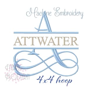 Peut inclure: Un motif de broderie machine représentant une grande lettre A bleu clair avec des volutes décoratives. Le nom ATTWATER est brodé en beige dans une barre horizontale bleu clair au centre. Le texte inclut Machine Embroidery et 4x4 hoop.