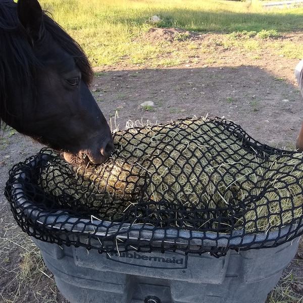 Slow Feed Hay Net for 100 gallon to 150 gallon water tanks , Saves your hay