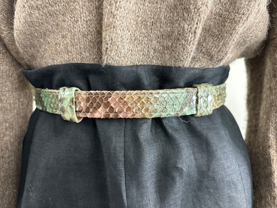Vintage Alexis Kirk tan lizard texture leather belt. Vintage Alexis Kirk Gold Hardware Honey Colored Lizard Belt  main image 2