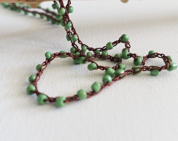 Collana a uncinetto colore cioccolato e verde salvia