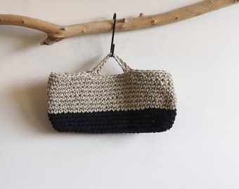 Crochet mini bag in linen yarn