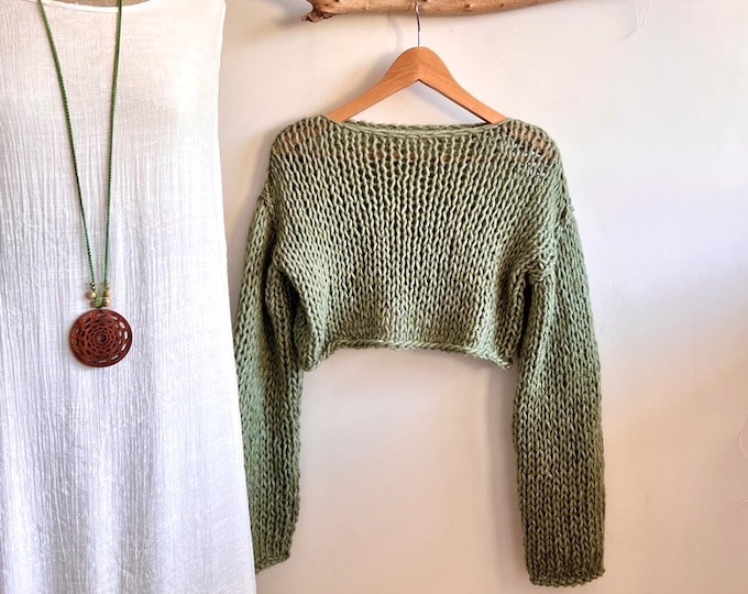 CROPPED SWEATER in moss green, warm and soft sweater