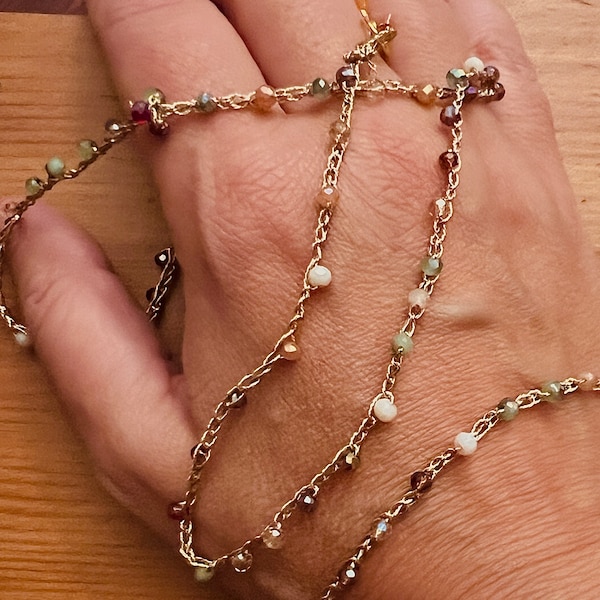 Gehäkelte Halskette / Kristalle / Bijoux für Sie / Geschenk für Frauen / lange Halskette / Textil-Halskette