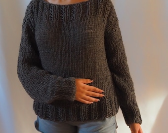 EARTH, maglione classico colore marrone, maglione con scollo ampio, design classico boho chic
