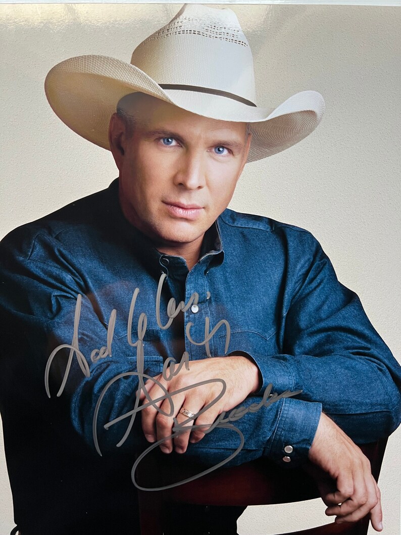 Country Music Legend Authentic 8.5 X 11 Garth Brooks Signed Autographed