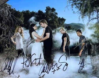 Authentic Twilight Cast Kristen Stewart, Robert Pattinson Signed Autographed 8.5 x 11, Twilight, Eclipse, New Moon, Breaking Dawn, Vampire
