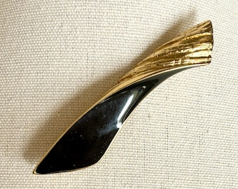 Trifari Signed Black Enamel and Gold Tone Abstract Deco Brooch Pin 1970s-80s Jewelry