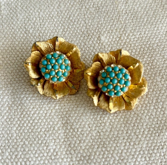 Vintage BSK Flower Clip On Earrings: Gold Tone, Turquoise Rhinestones