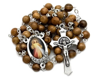 Rosenkranz aus Olivenholz mit Benedikt Kruzifix und Barmherzigkeit Zentrum