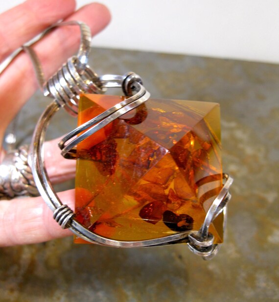 Huge Modernist Triangular Pyramid Baltic Amber St… - image 3