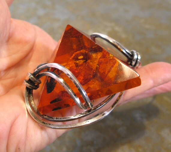Huge Modernist Triangular Pyramid Baltic Amber St… - image 9
