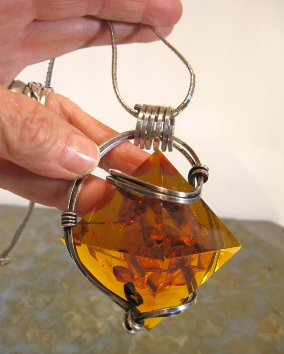 Huge Modernist Triangular Pyramid Baltic Amber St… - image 8
