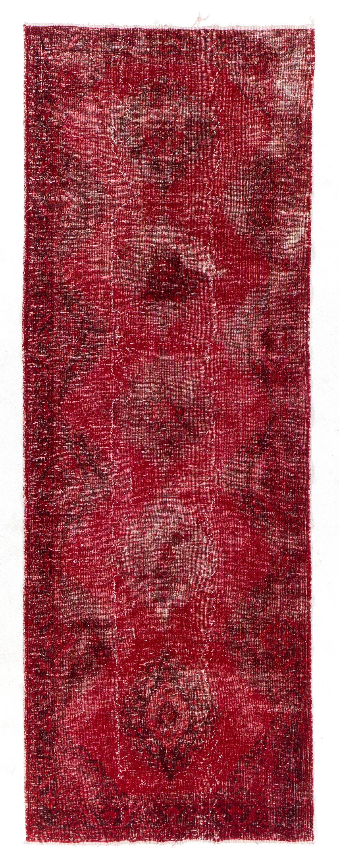 赤色オーバーダイランナーラグ：ヴィンテージトルコ製ハンドメイド