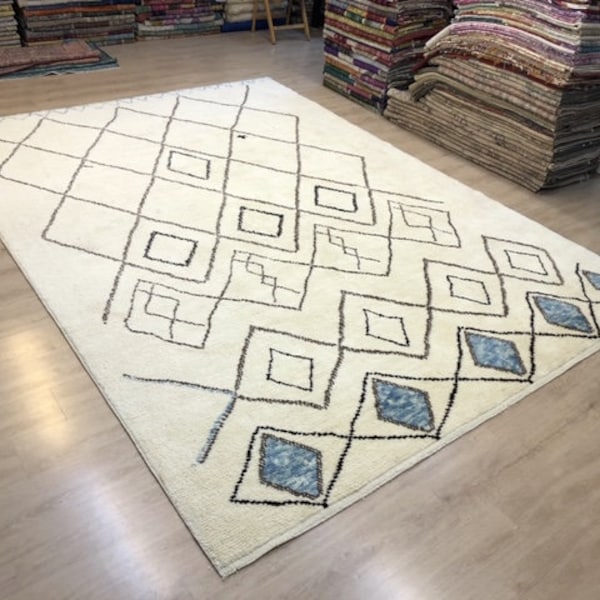 Handgjord berberullmatta: Beige marockansk diamantdesign