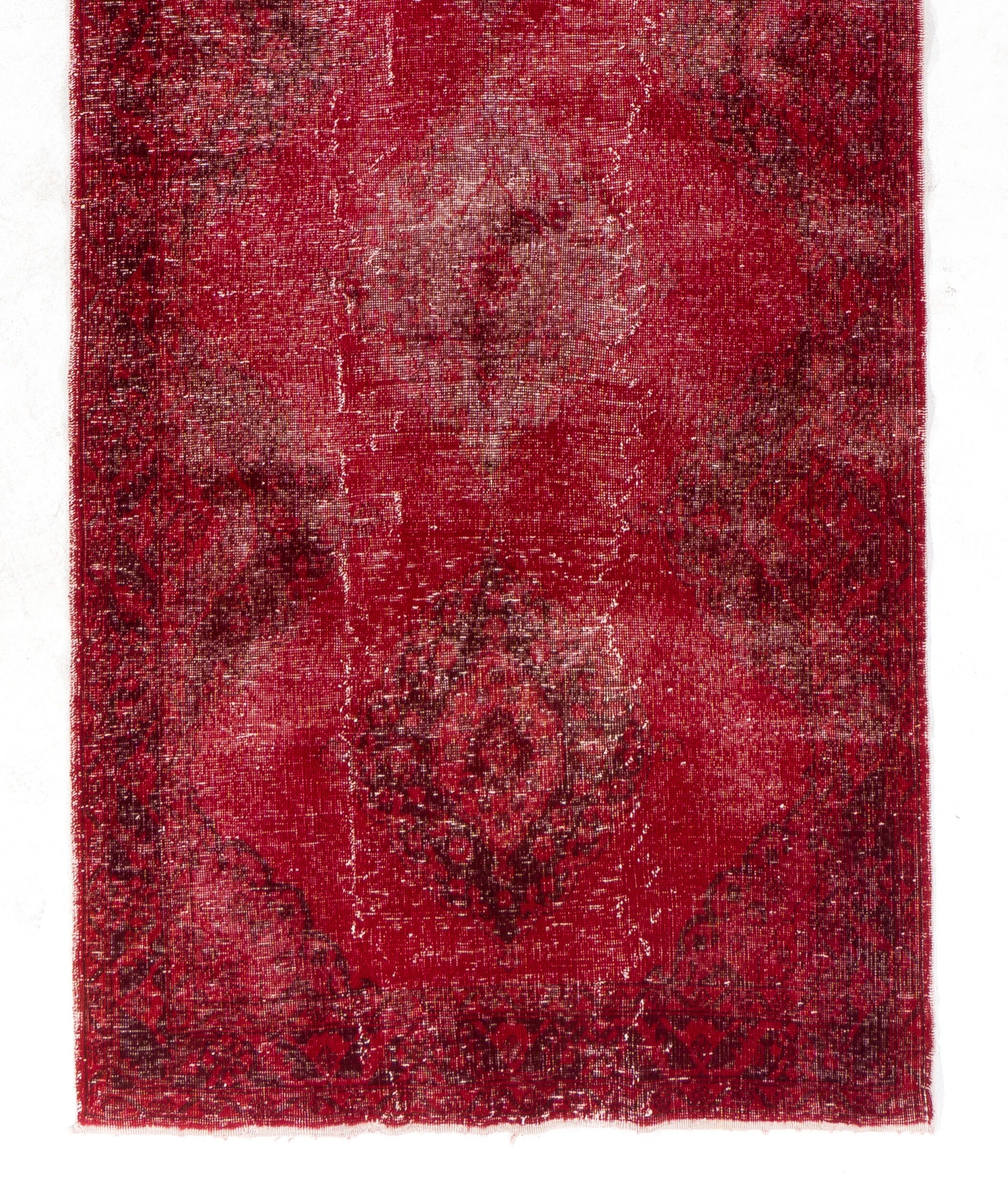 赤色オーバーダイランナーラグ：ヴィンテージトルコ製ハンドメイド