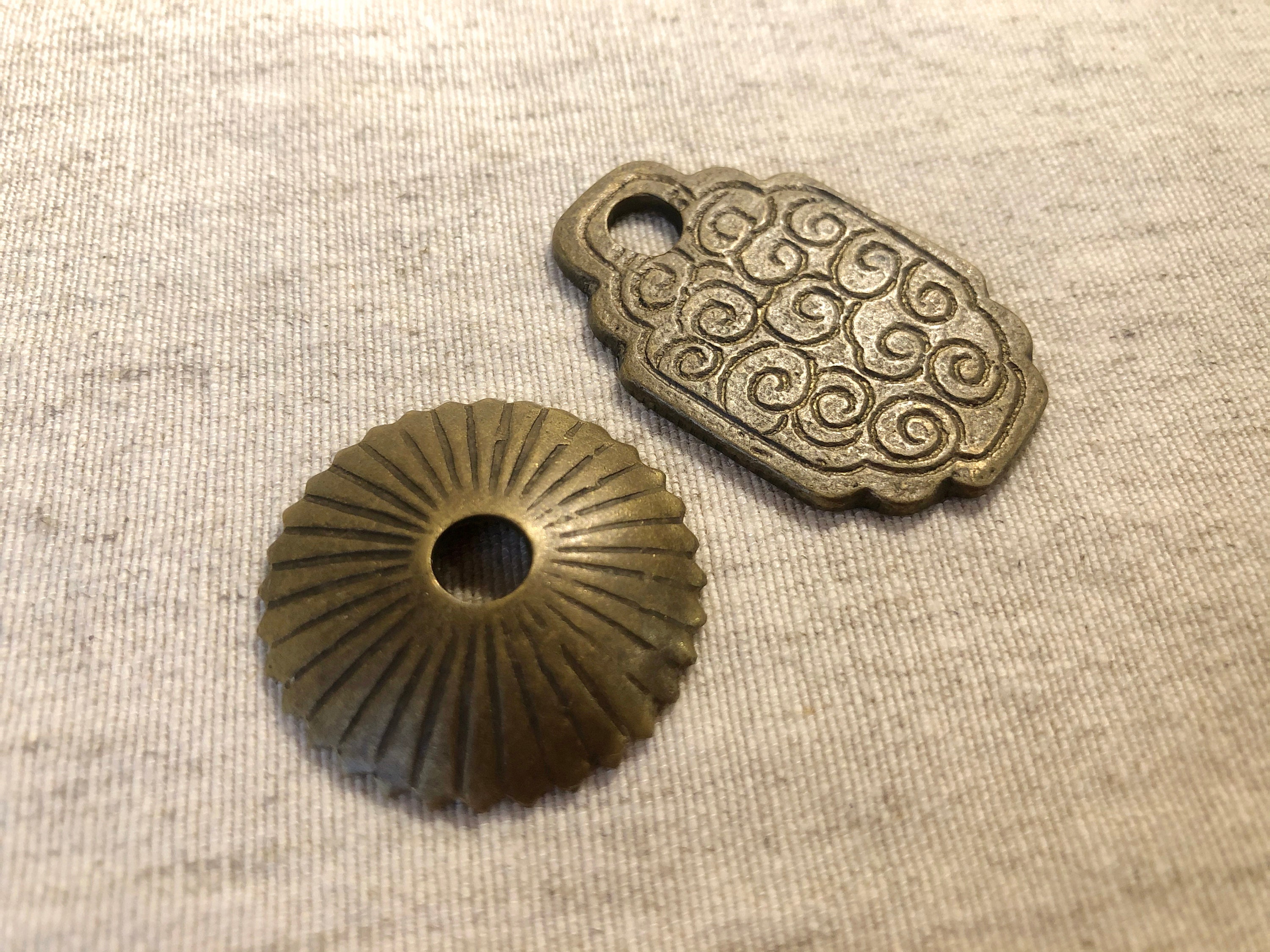 Tirón de cajón de caída de latón talismán estilo asiático. | Etsy