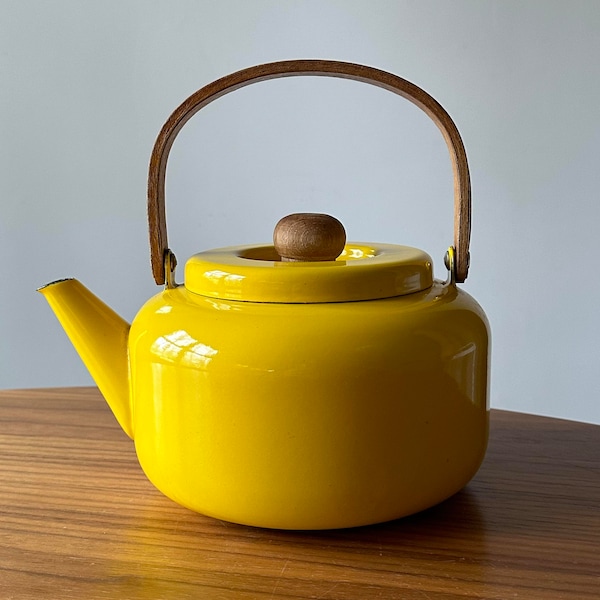 Vintage National Houseware Monte Carlo Yellow Enamelware Teapot with Wooden Handle, 1970s, Vintage Yellow Teapot, Enamel Teapot