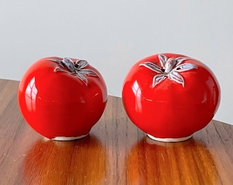 Tomato Salt and Pepper Shakers, Red Tomatoes, Vegetable Kitchen, Veggie Shakers, Fruit Kitchen, Fruit Shakers