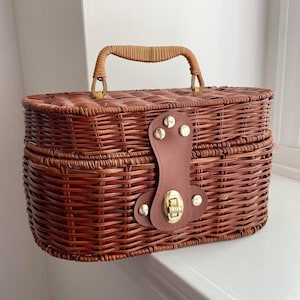 Bolso de mimbre vintage con interior de cuadros vichy, bolso de picnic vintage, bolso de mimbre, bolso vintage, cuadros vichy
