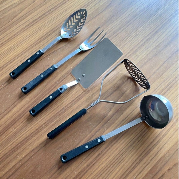 Utensilios vintage EKCO para servir, juego de cinco: cucharón, cuchara ranurada, tenedor de carne, triturador de patatas, cocina mod spatula, utensilios de mediados de siglo
