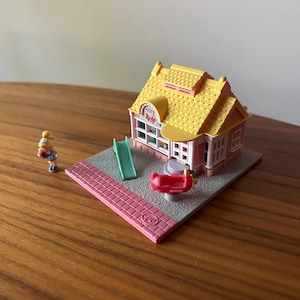 1993 Polly Pocket Compact, Polly’s Toy Shop, 1993 Bluebird, England, Polly Pocket Compact